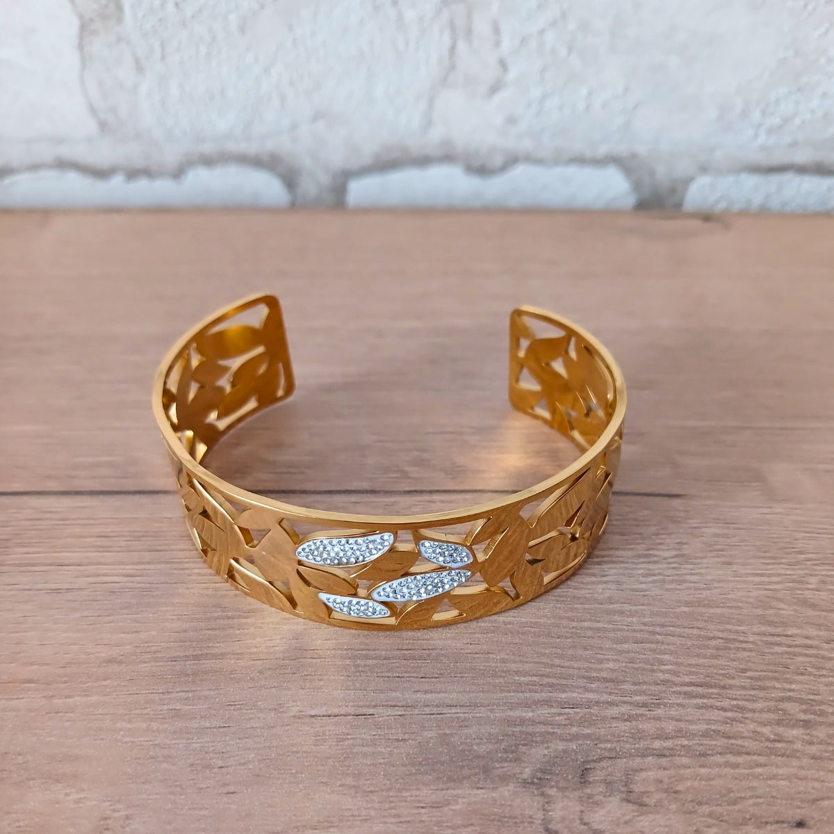 Glamorous Gold-Plated Rhinestone Leaf Cuff Bracelet